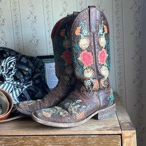 Macie bean ladies boots with embroidery